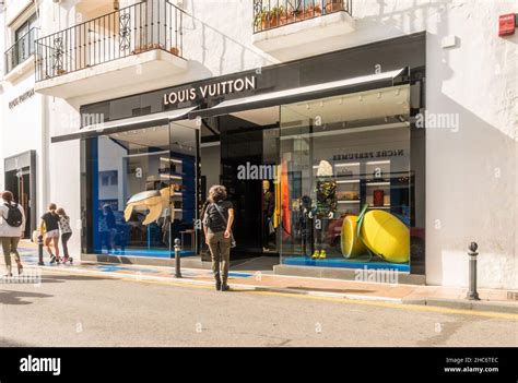 louis vuitton de donde es|louis vuitton store in spain.